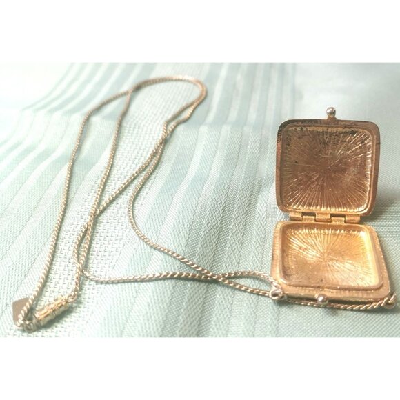 Women's Necklace Pendant Purse1928 Jewelry Co. Gold Tone Closure Necklace Stamp - Picture 6 of 8
